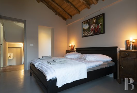 A villa in the shadow of Castello Rezzonico on the western shore of Lake Como in Italy - photo  n°18