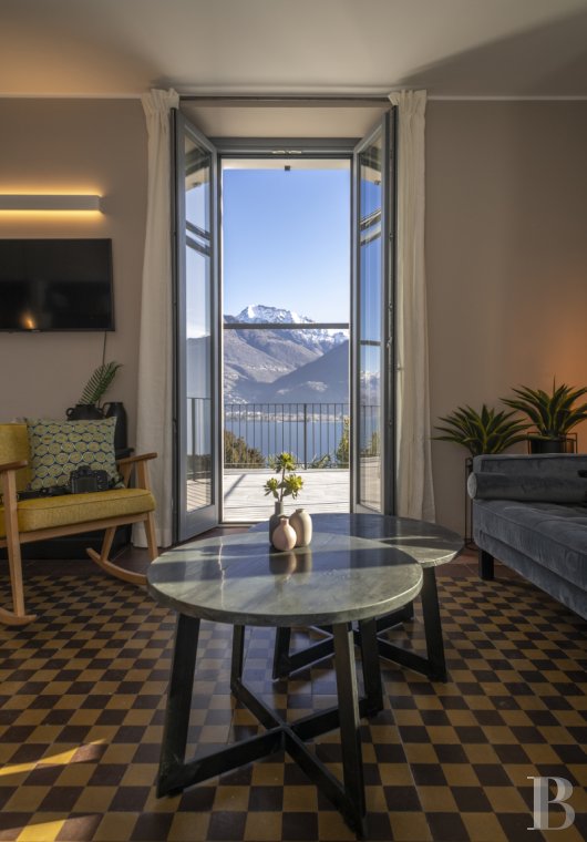 A villa in the shadow of Castello Rezzonico on the western shore of Lake Como in Italy - photo  n°9