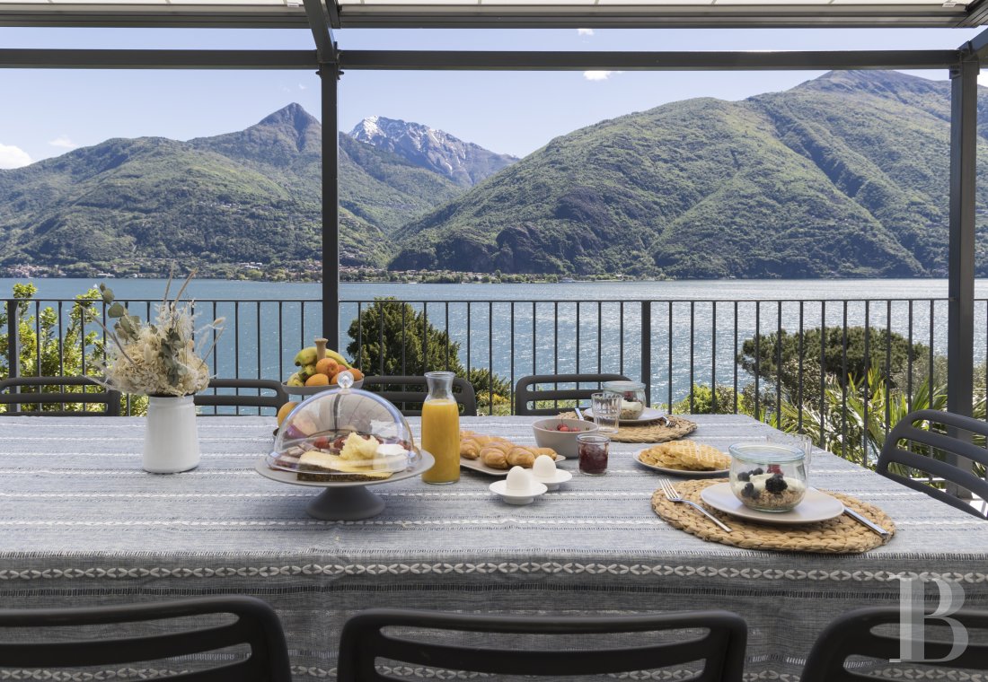 A villa in the shadow of Castello Rezzonico on the western shore of Lake Como in Italy - photo  n°5