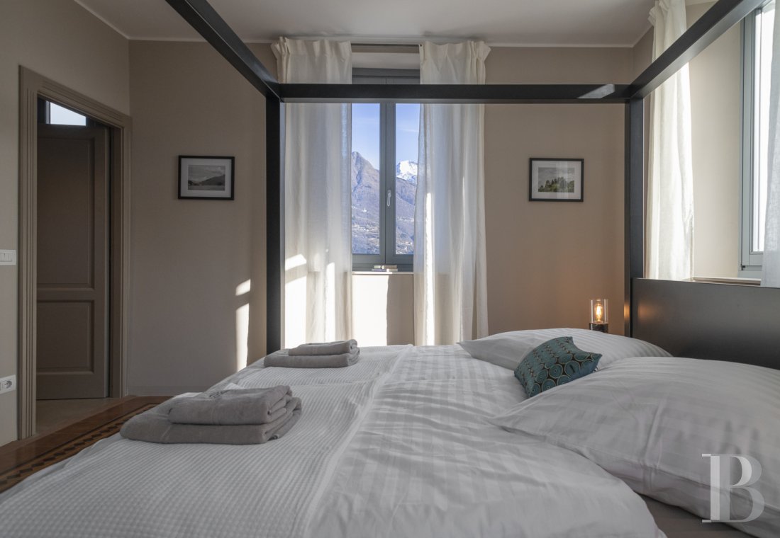 A villa in the shadow of Castello Rezzonico on the western shore of Lake Como in Italy - photo  n°14