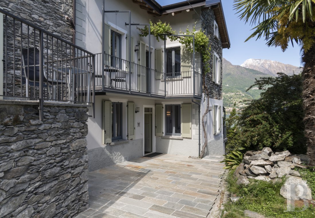 A villa in the shadow of Castello Rezzonico on the western shore of Lake Como in Italy - photo  n°25