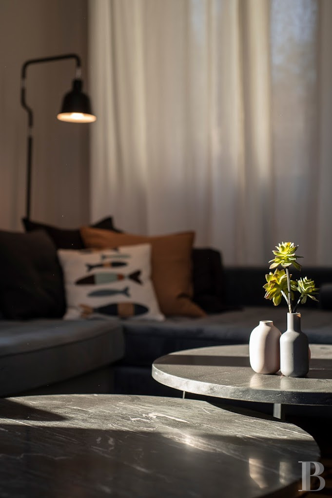 En Italie, sur la rive ouest du lac de Côme, une villa sur l’eau à l’ombre du Castello Rezzonico - photo  n°8