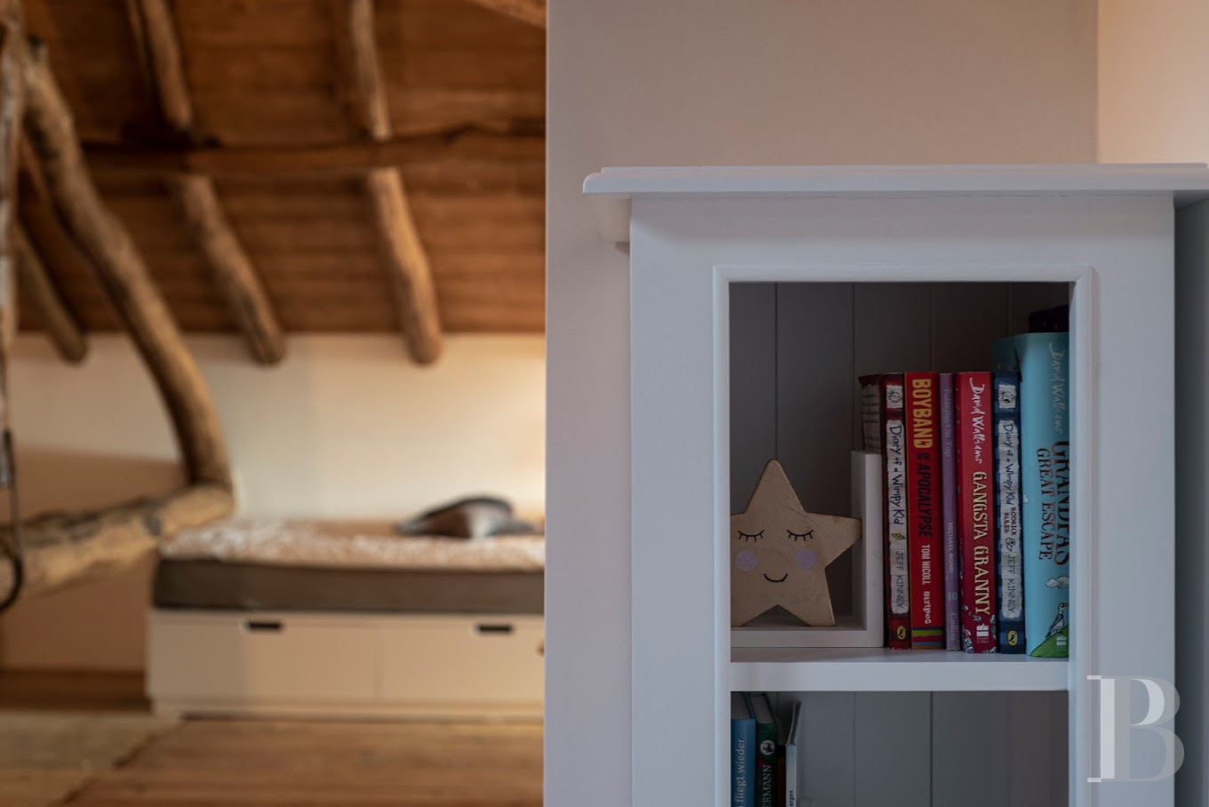 En Italie, sur la rive ouest du lac de Côme, une villa sur l’eau à l’ombre du Castello Rezzonico - photo  n°21