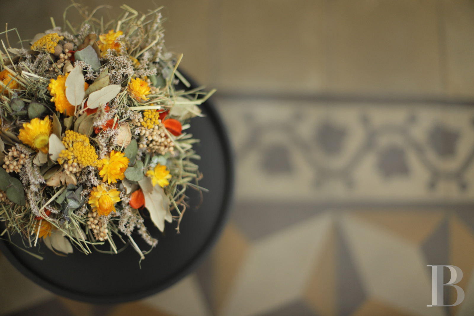 En Italie, sur la rive ouest du lac de Côme, une villa sur l’eau à l’ombre du Castello Rezzonico - photo  n°17