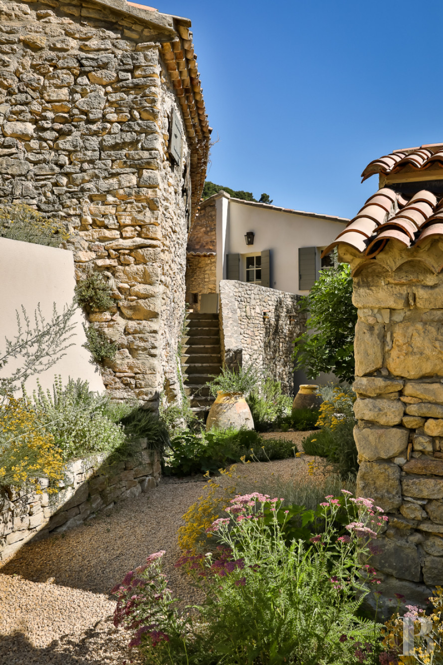 Au sud de Vaison-la-Romaine, face au mont Ventoux, un hameau rénové en pleine nature - photo  n°31