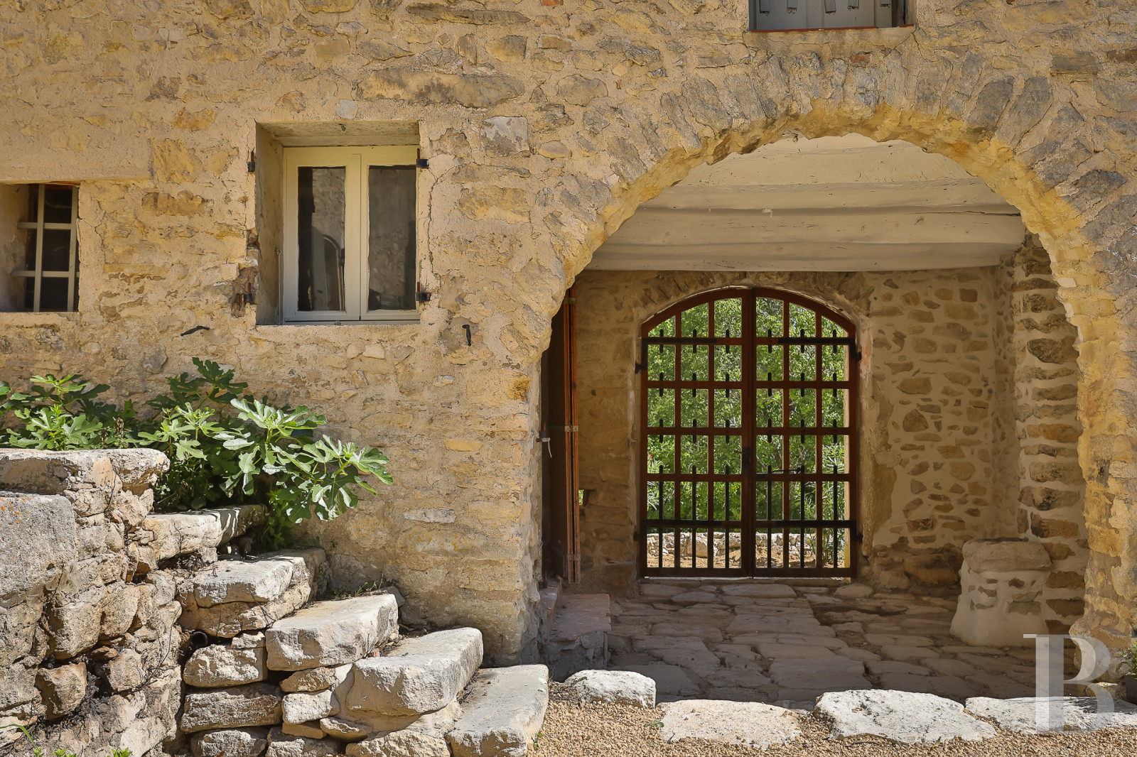 Au sud de Vaison-la-Romaine, face au mont Ventoux, un hameau rénové en pleine nature - photo  n°30
