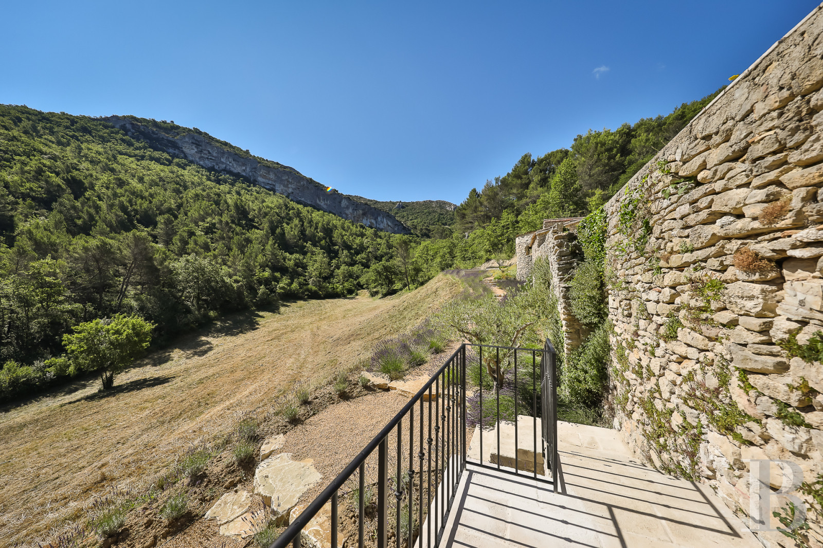 Au sud de Vaison-la-Romaine, face au mont Ventoux, un hameau rénové en pleine nature - photo  n°37