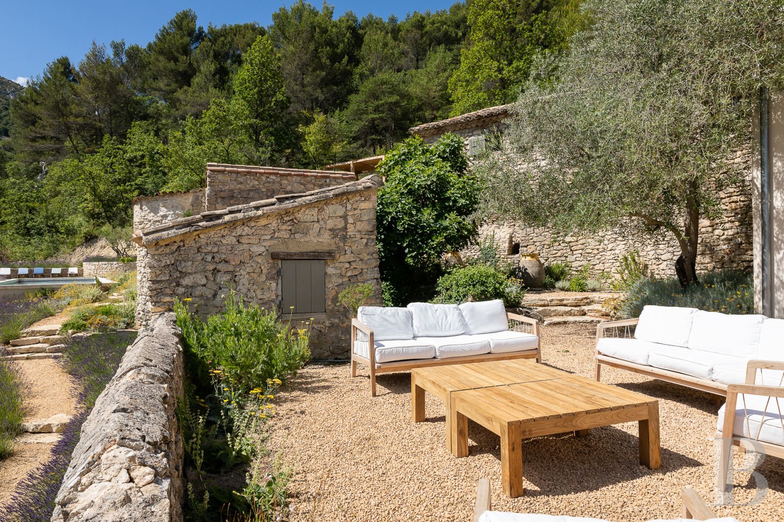 Au sud de Vaison-la-Romaine, face au mont Ventoux, un hameau rénové en pleine nature - photo  n°28