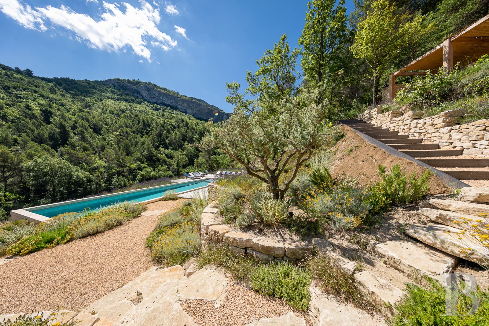 Au sud de Vaison-la-Romaine, face au mont Ventoux, un hameau rénové en pleine nature - photo  n°35