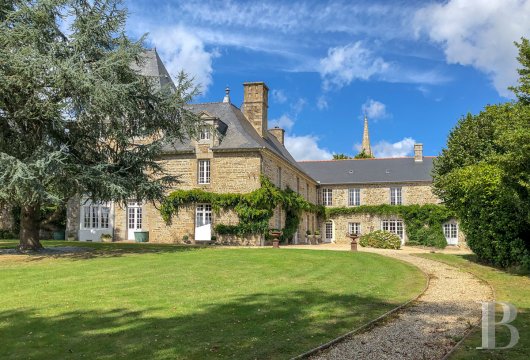 brittany - Entre le Mont-Saint-Michel et Combourg, un vaste manoir du 17e s. et son parc de près de 6000 m²