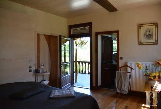 character properties France aquitaine   - 13
