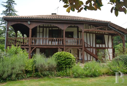 aquitaine - An old hunting lodge, set in a wonderful garden  surrounded by forest, in the Landes-Girondines region