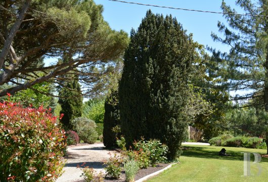 character properties France aquitaine   - 20