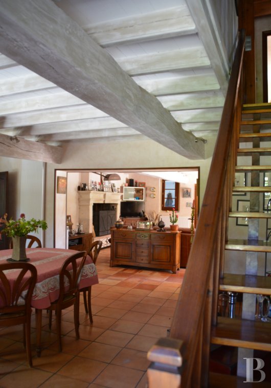 character properties France aquitaine   - 12