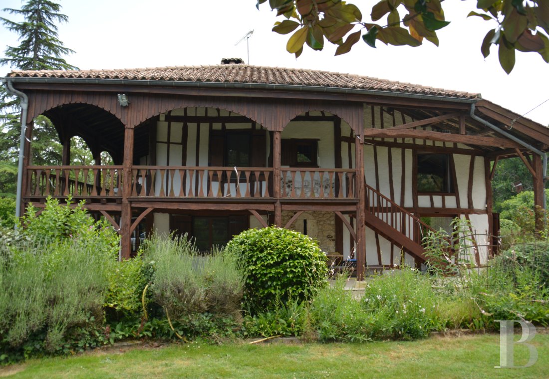 character properties France aquitaine   - 1