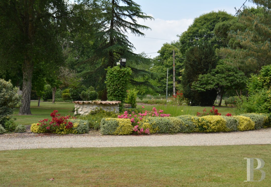 character properties France aquitaine   - 21