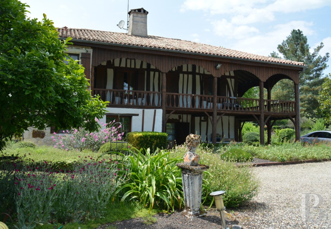 character properties France aquitaine   - 2