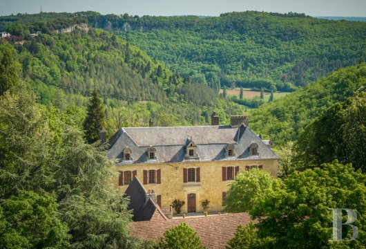 aquitaine - A chateau from the late 17th century, with breath-taking views,  outbuildings and 38 hectares of wooded hills and pastures in the Périgord Noir region