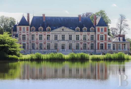 ile-de-france - Très proche de Paris, un château du 17ème siècle, au cœur d'un parc d'exception, romantique et botanique, d'environ 45 ha