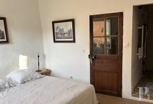 character properties France provence cote dazur   - 7