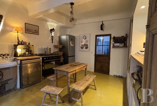 character properties France provence cote dazur   - 5