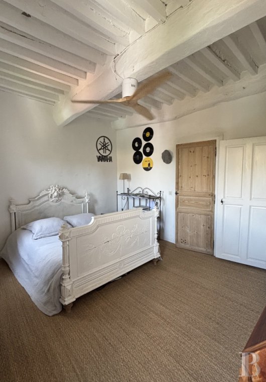 character properties France provence cote dazur   - 6