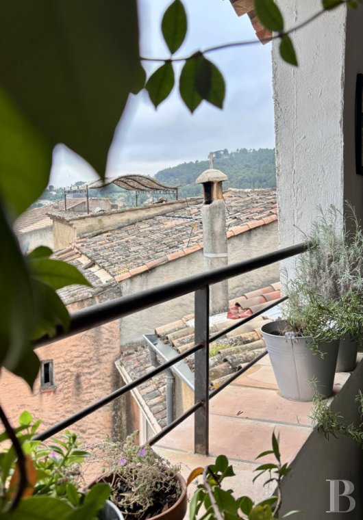 character properties France provence cote dazur   - 9