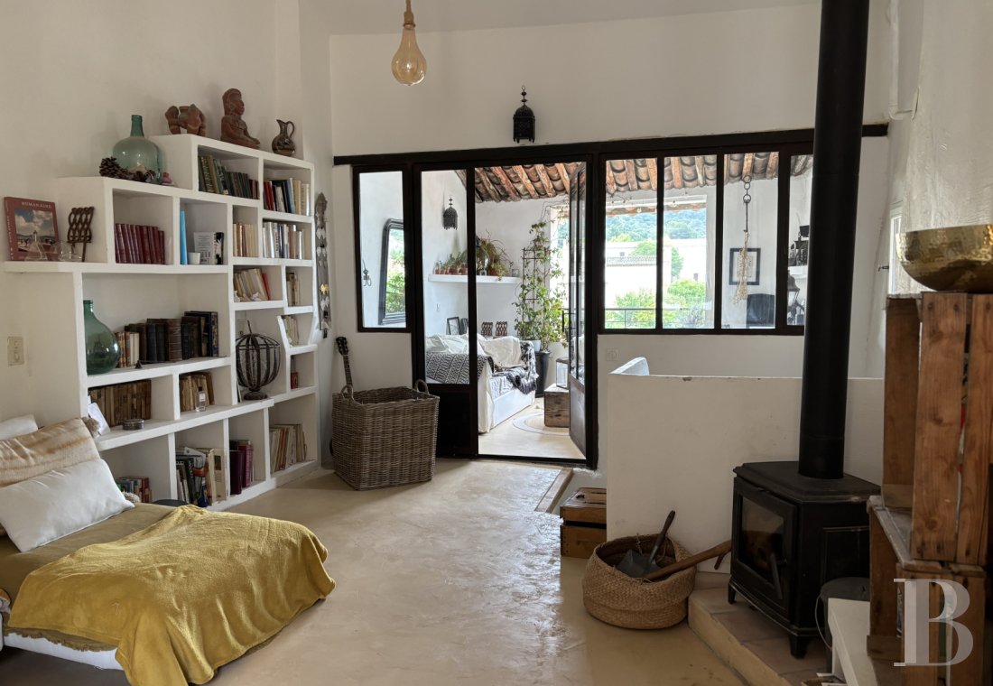 character properties France provence cote dazur   - 4