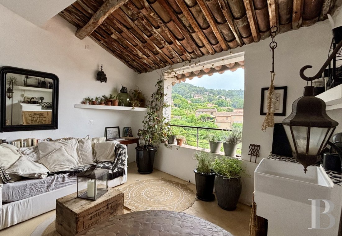 character properties France provence cote dazur   - 2