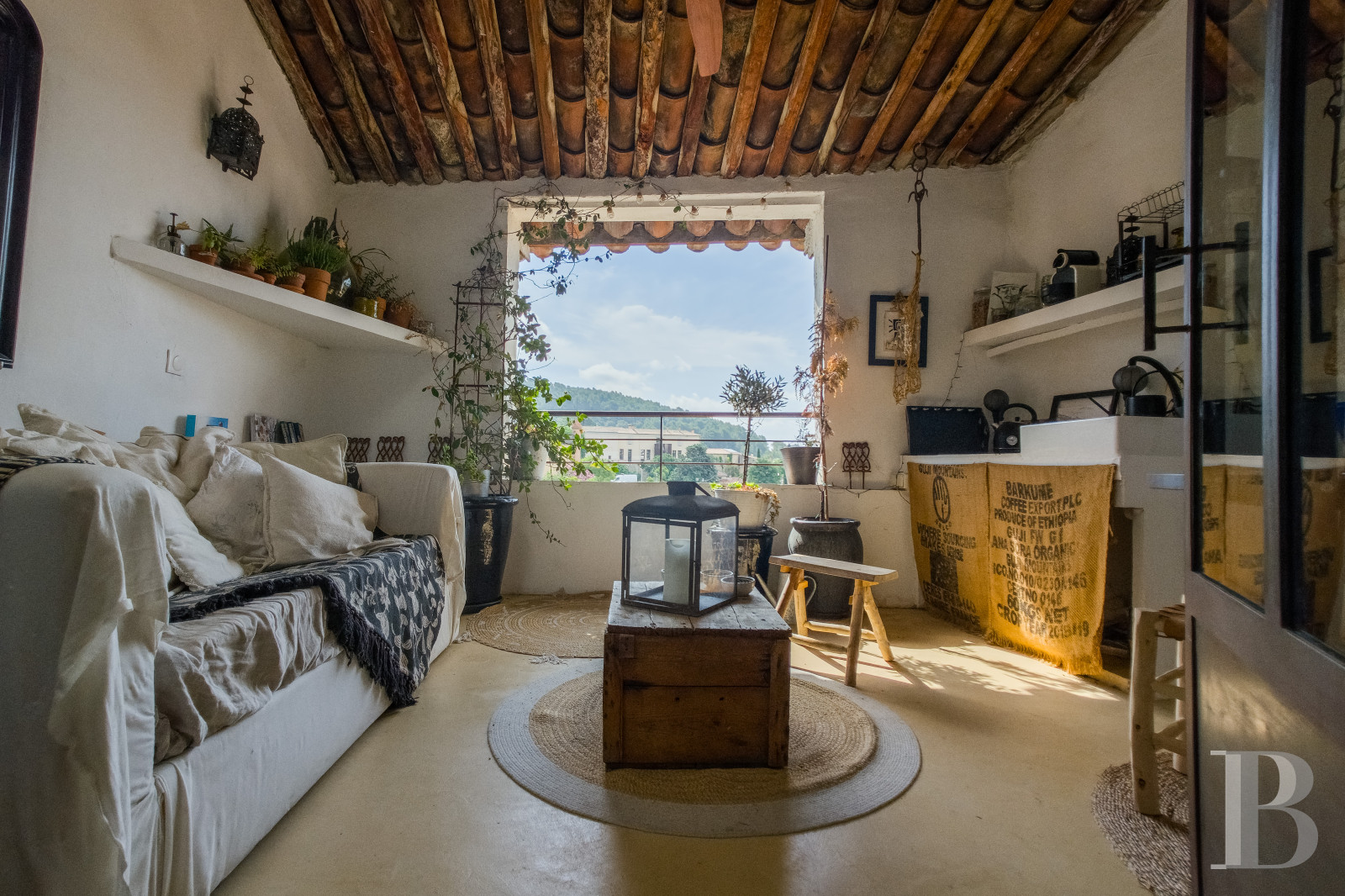 A house in the heart of the village of Cotignac, in the Var  - photo  n°1