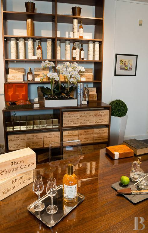 A villa designed and built by a Modernist architect in the heart of an arboreal estate close to Nîmes - photo  n°8