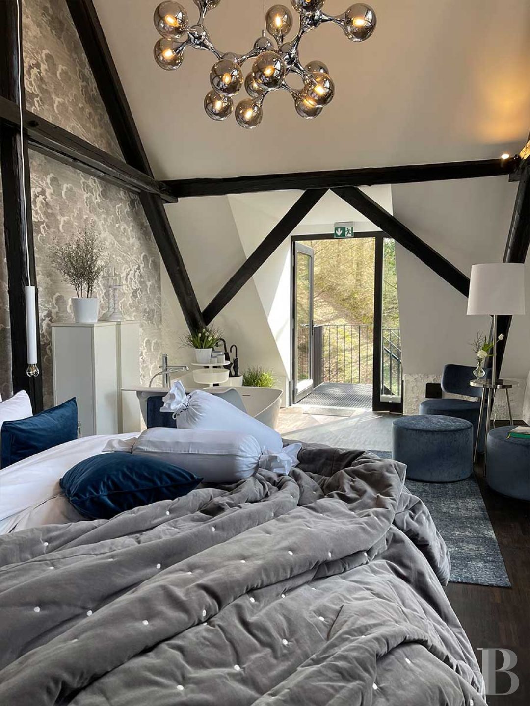 En Rhénanie-Palatinat, dans la région de l’Eifel, un ancien moulin du 15e siècle en pleine nature rénové dans un esprit contemporain - photo  n°7