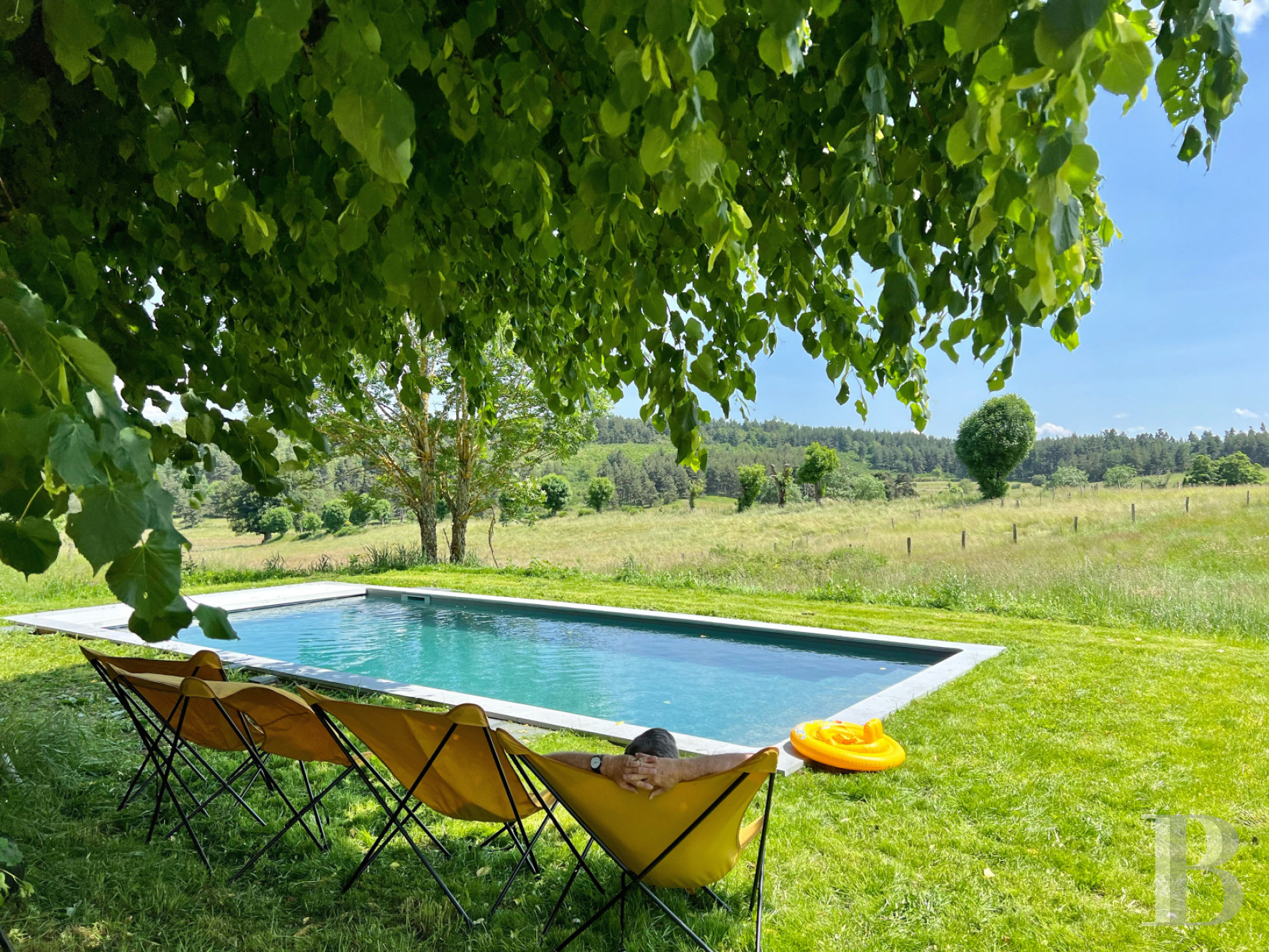 An old farm and dovecote in Lozère, at the entrance to the Aubrac plateau - photo  n°4