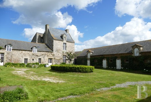 brittany - A 16th-century manor house with outbuildings on nearly 4 hectares of land,  20 minutes from the beaches, in the Côtes-d'Armor area