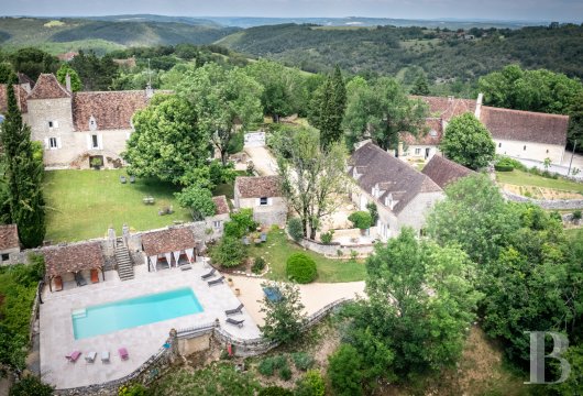 A medieval complex typical of the Lot department, north of Quercy, between Souillac and Cahors - photo  n°2
