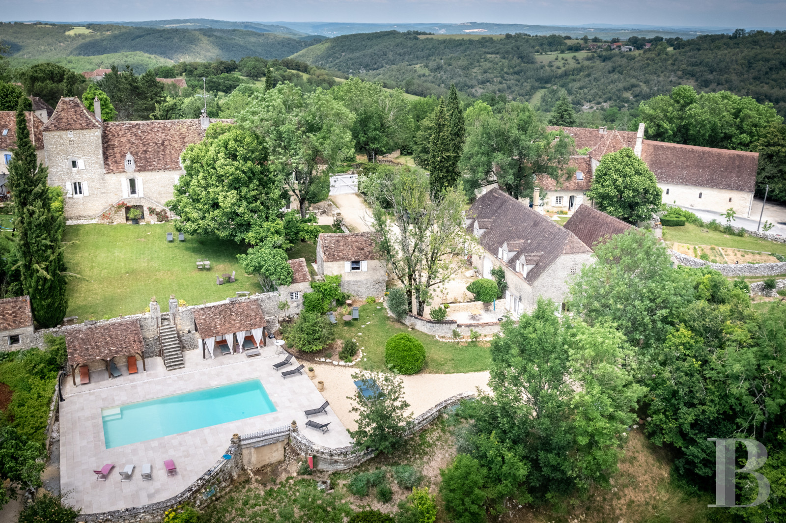 A medieval complex typical of the Lot department, north of Quercy, between Souillac and Cahors - photo  n°2