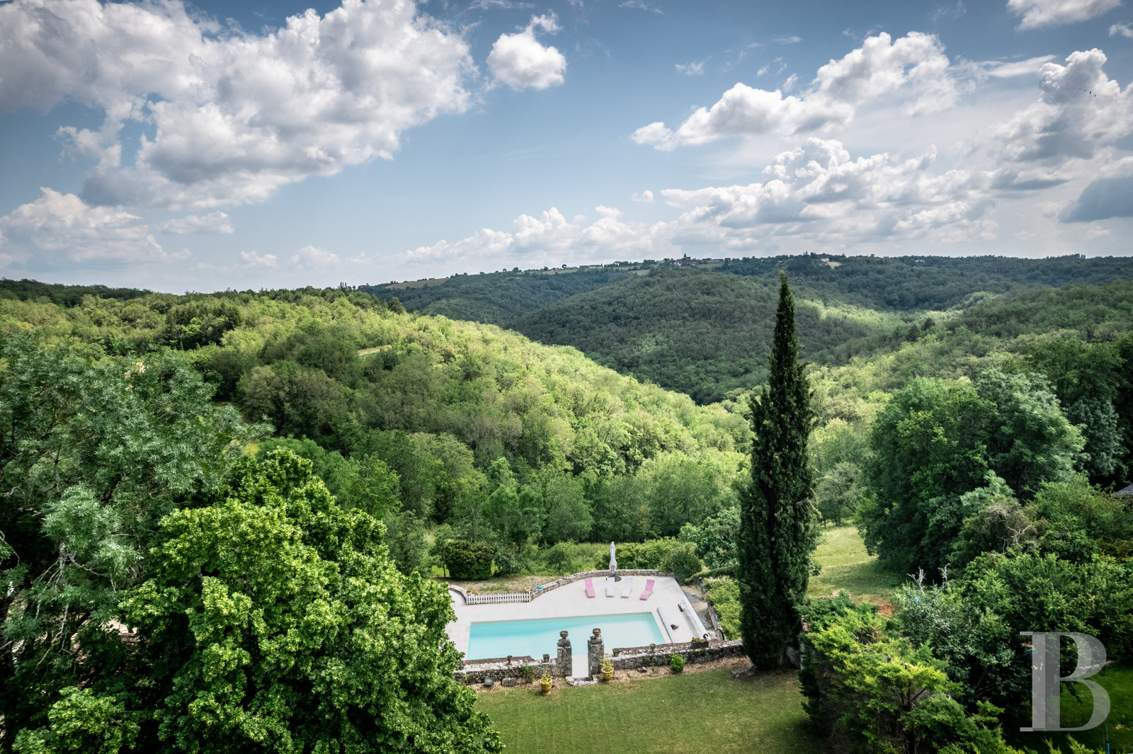 A medieval complex typical of the Lot department, north of Quercy, between Souillac and Cahors - photo  n°3