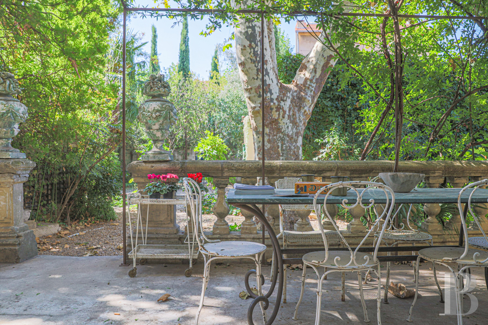 Dans le centre d’Avignon, deux maisons de ville et leurs trois jardins - photo  n°32