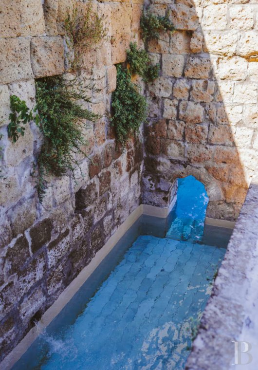 En Italie, au sud de Tuscania dans la province de Viterbe, une ancienne abbaye cistercienne réhabilitée au tournant du siècle - photo  n°26
