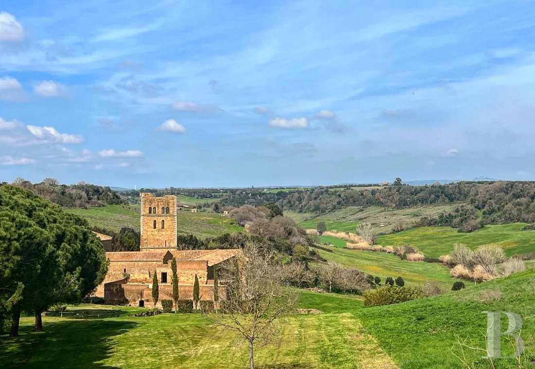 En Italie, au sud de Tuscania dans la province de Viterbe, une ancienne abbaye cistercienne réhabilitée au tournant du siècle - photo  n°31