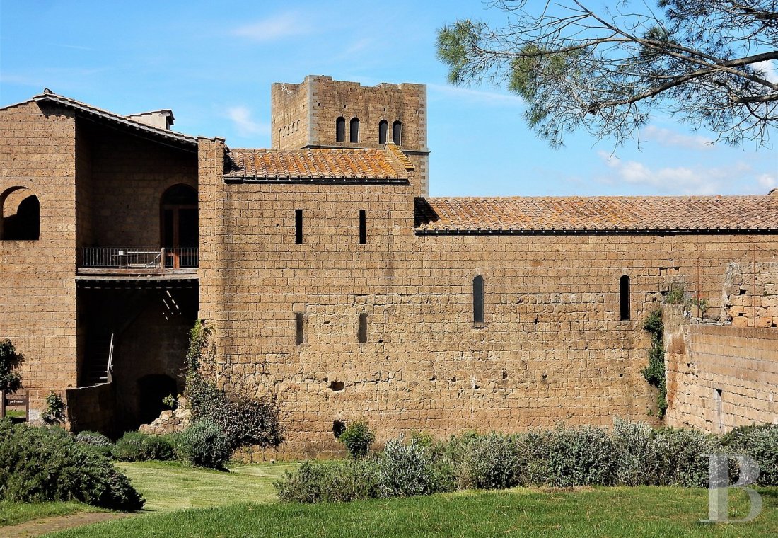 En Italie, au sud de Tuscania dans la province de Viterbe, une ancienne abbaye cistercienne réhabilitée au tournant du siècle - photo  n°29