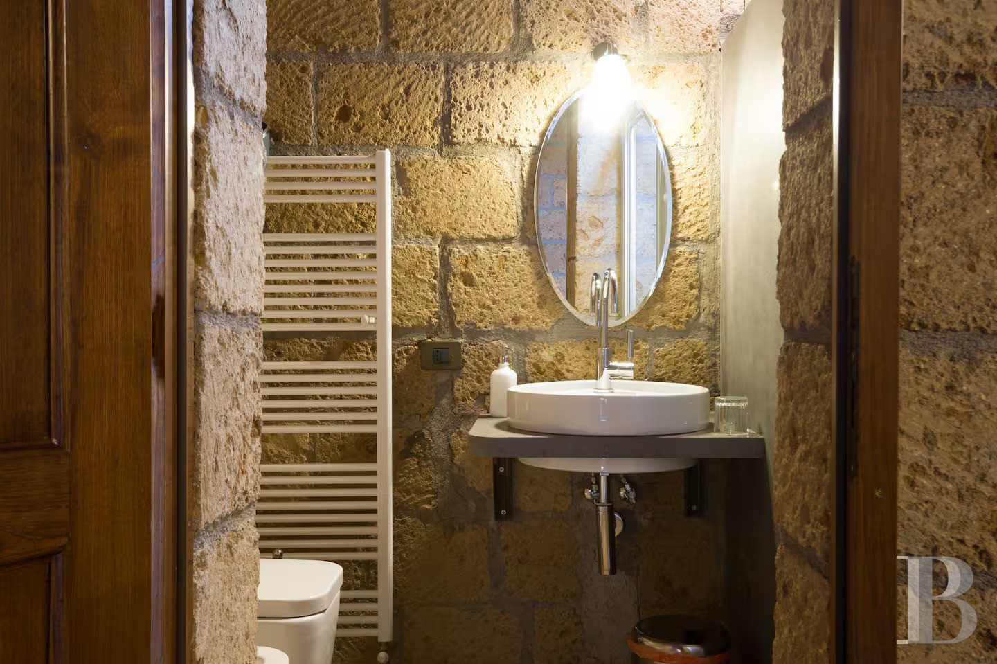 En Italie, au sud de Tuscania dans la province de Viterbe, une ancienne abbaye cistercienne réhabilitée au tournant du siècle - photo  n°11