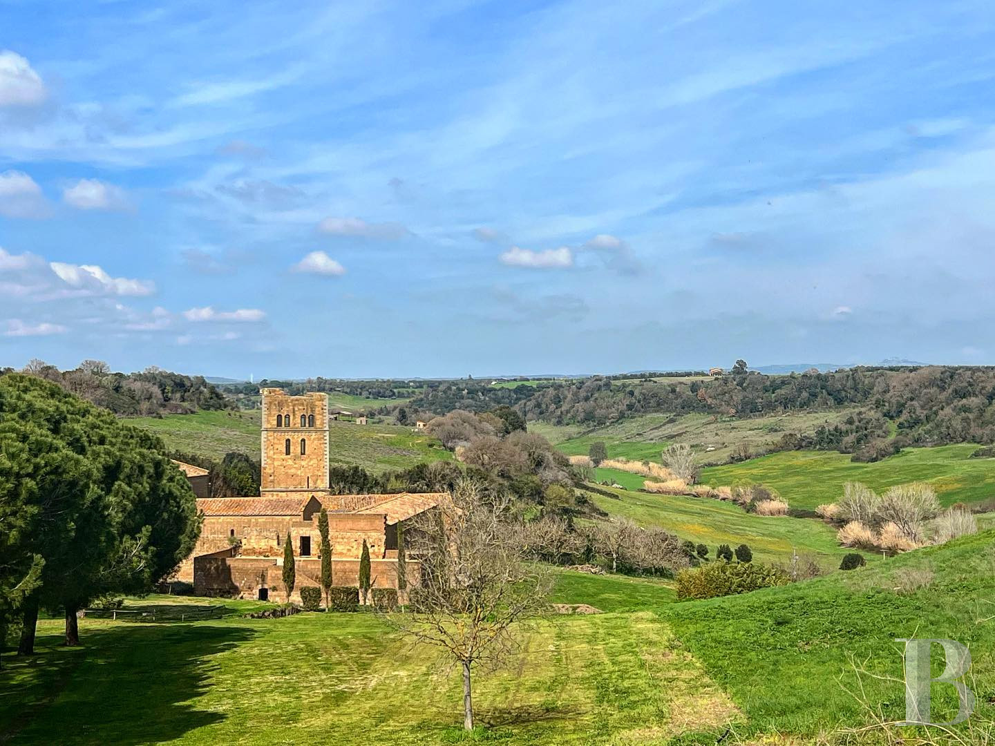 En Italie, au sud de Tuscania dans la province de Viterbe, une ancienne abbaye cistercienne réhabilitée au tournant du siècle - photo  n°31