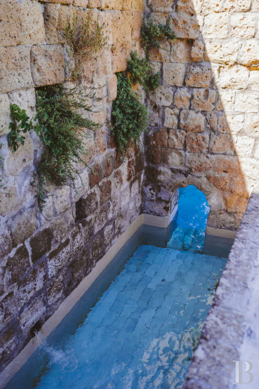 En Italie, au sud de Tuscania dans la province de Viterbe, une ancienne abbaye cistercienne réhabilitée au tournant du siècle - photo  n°26