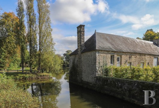 A 17th century castle surrounded by a moat in Mayenne, north of the town of the same name - photo  n°6