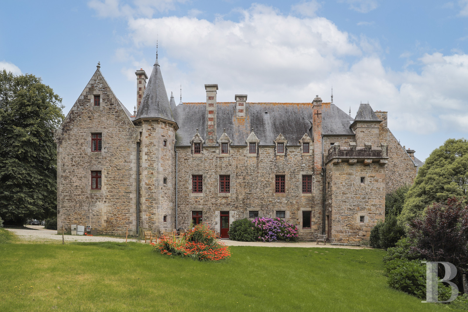 A stately chateau with a Romantic-inspired park in Lannion, in the Côtes d'Armor - photo  n°1
