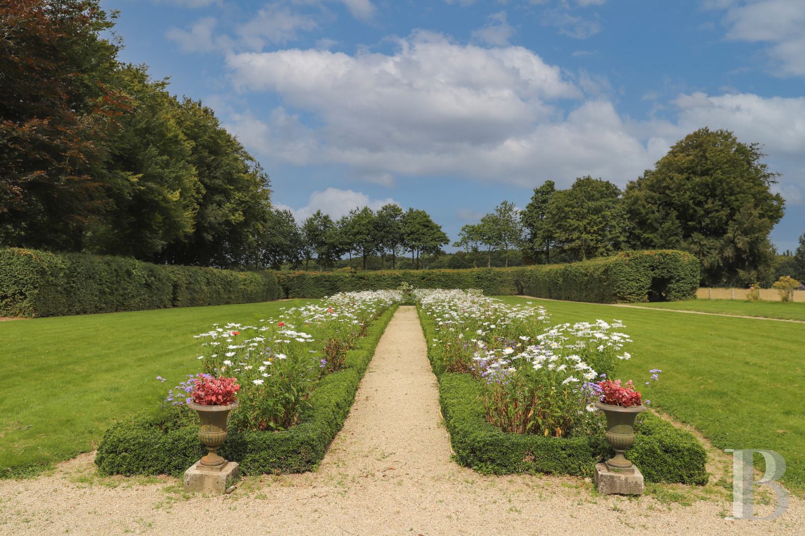 A stately chateau with a Romantic-inspired park in Lannion, in the Côtes d'Armor - photo  n°3