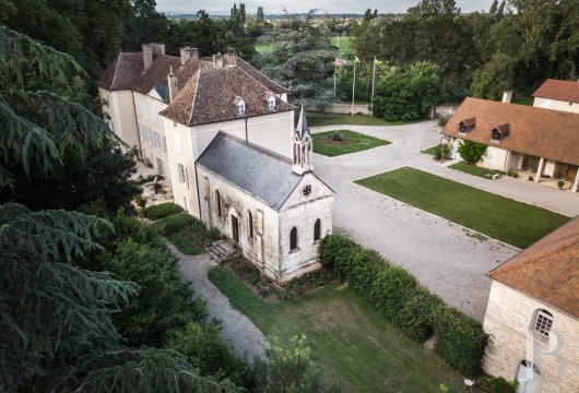 A chateau affiliated with Burgundy's greatest vineyards and permaculture to the south of Beaune - photo  n°5