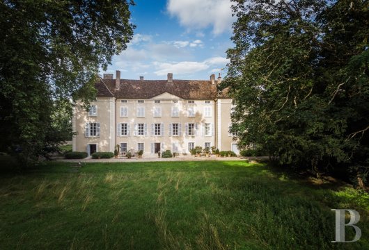 A chateau affiliated with Burgundy's greatest vineyards and permaculture to the south of Beaune - photo  n°3