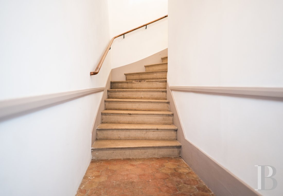 A chateau affiliated with Burgundy's greatest vineyards and permaculture to the south of Beaune - photo  n°38